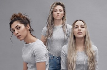 L.E.J, couverture de l'album Poupées russes, Universal Music France